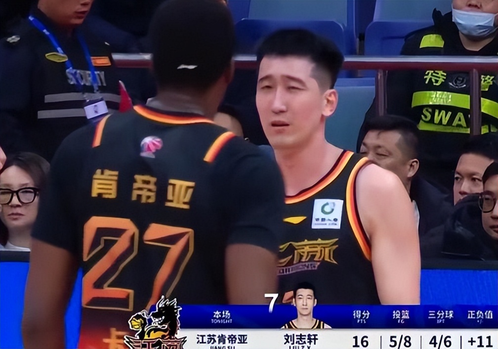 包含训练课后体能课后；勒沃库森绝杀压哨备战CBA季后赛；管理层满意；纪律约束更严格的词条