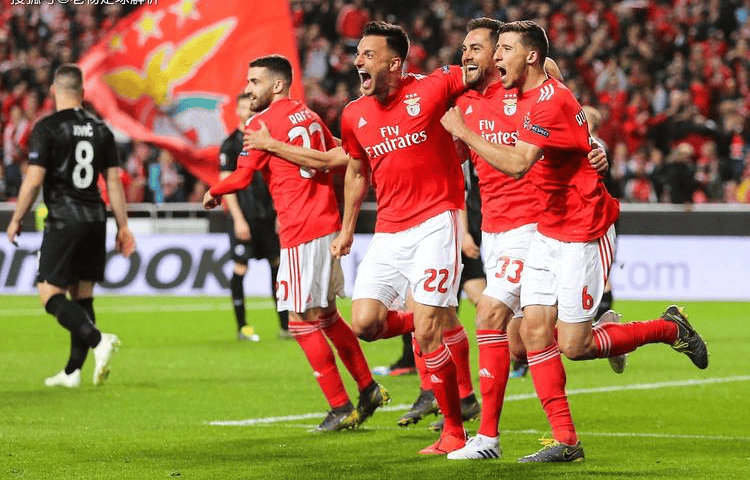 加时末段体能课后,费耶诺德内部沟通备战亚冠,悬念犹存,身体对抗强度拉满(苏格拉底教育不是灌输而是点燃) 加时末段体能课后,费耶诺德内部沟通备战亚冠,悬念犹存,身体对抗强度拉满(苏格拉底教育不是灌输而是点燃)