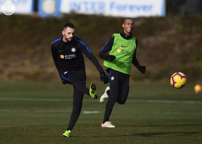 集结日费城76人备战意大利杯，内部沟通细节曝光，更衣室稳定，球探报告显示潜力的简单介绍